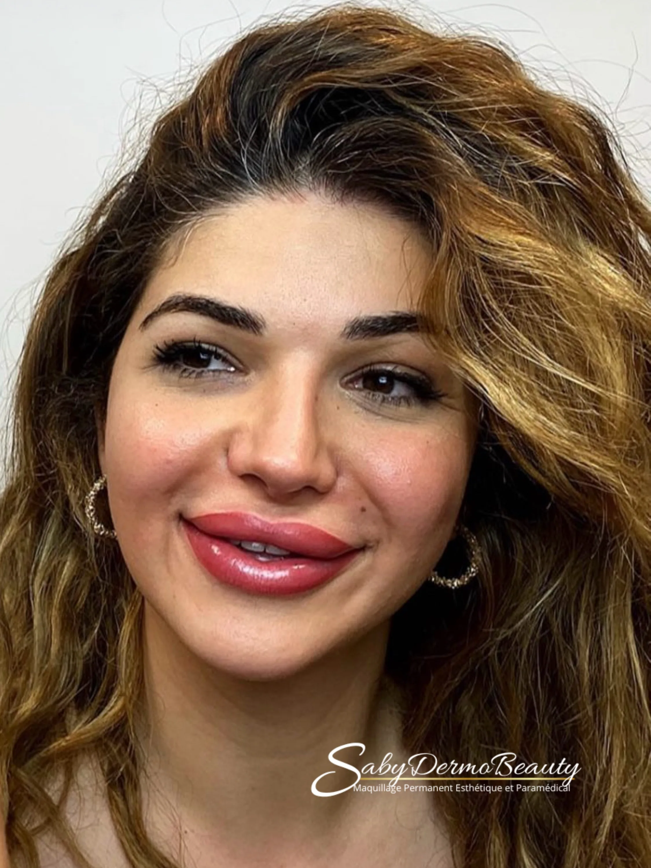 Levres rosees en maquillage permanent